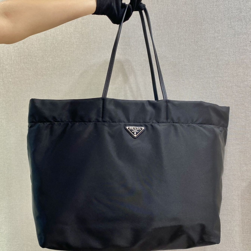 Pra*a tote bags